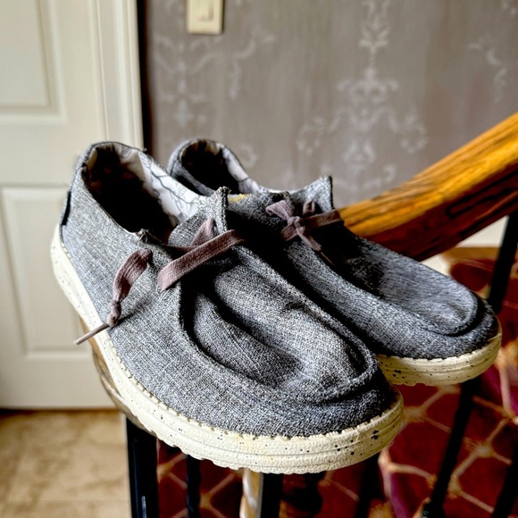 Hey Dude Wendy ladies size 8 excellent condition gray - Picture 2 of 7